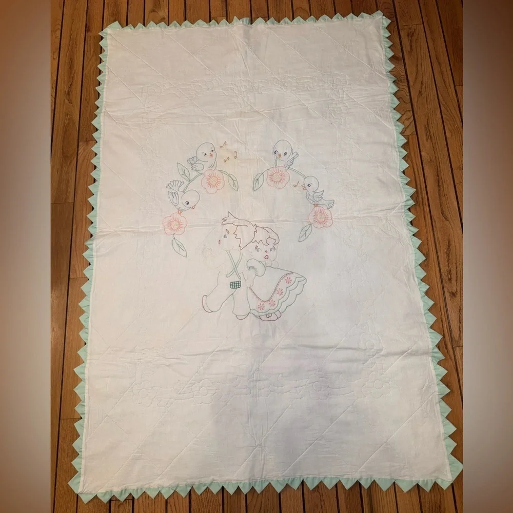 Child/Baby Charming White and Green Embroidered Quilt